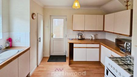 3 bedroom Semi-detached house for sale in Colchester Court, Scawsby, Doncaster, DN5