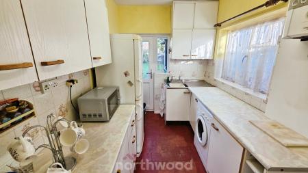 3 bedroom Semi-detached house for sale in Zetland Road, Town Moor, Doncaster, DN2