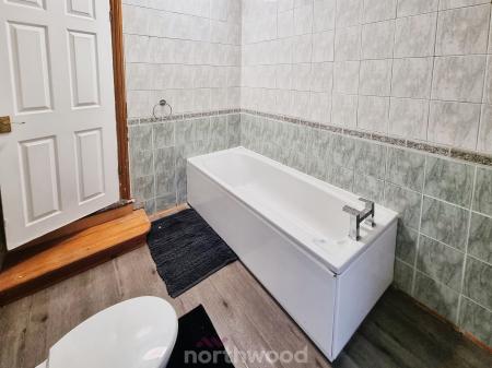 2 bedroom Terraced House for sale in Shadyside, Hexthorpe, Doncaster, DN4