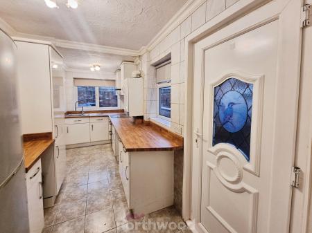 2 bedroom Terraced House for sale in Shadyside, Hexthorpe, Doncaster, DN4