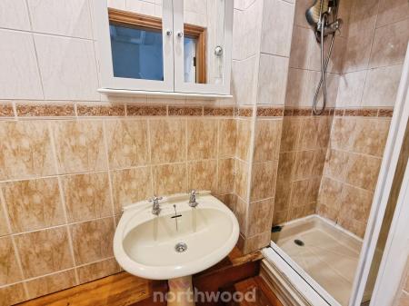 2 bedroom Terraced House for sale in Shadyside, Hexthorpe, Doncaster, DN4
