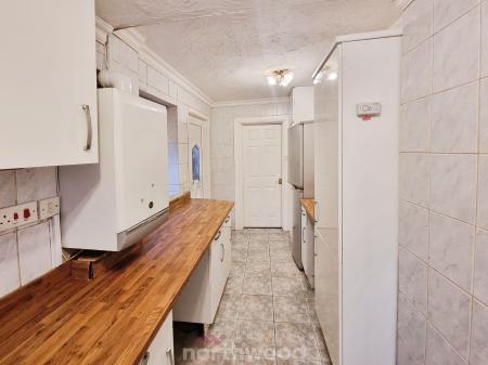 2 bedroom Terraced House for sale in Shadyside, Hexthorpe, Doncaster, DN4