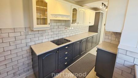 3 bedroom Semi-detached house for sale in Skellow Road, Skellow, Doncaster, DN6