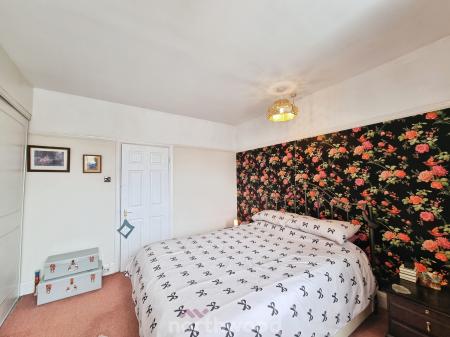3 bedroom Semi-detached house for sale in Sandringham Road, Town Moor, Doncaster, DN2