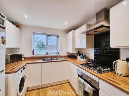 3 bedroom Semi-detached house for sale in Fulwood Drive, Balby, Doncaster, DN4