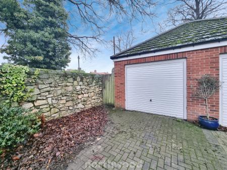 3 bedroom Semi-detached house for sale in Fulwood Drive, Balby, Doncaster, DN4