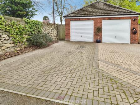 3 bedroom Semi-detached house for sale in Fulwood Drive, Balby, Doncaster, DN4