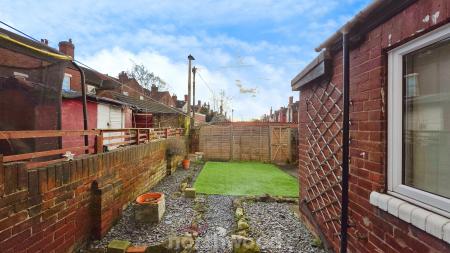 3 bedroom Terraced House to let in Westholme Road, Balby, Doncaster, DN4