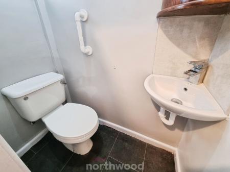 3 bedroom Semi-detached house to let in Austen Avenue, Warmsworth, Doncaster, DN4