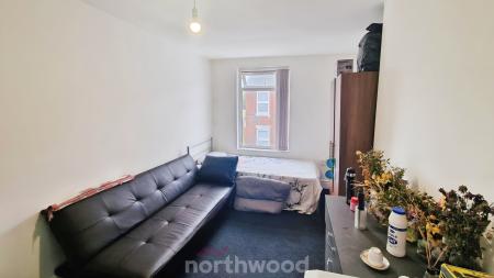 11 bedroom House of Multiple Occupation for sale in Somerset Road, Hyde Park, Doncaster, DN1