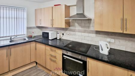 11 bedroom House of Multiple Occupation for sale in Somerset Road, Hyde Park, Doncaster, DN1