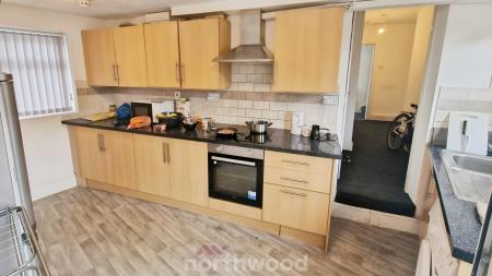 11 bedroom House of Multiple Occupation for sale in Somerset Road, Hyde Park, Doncaster, DN1