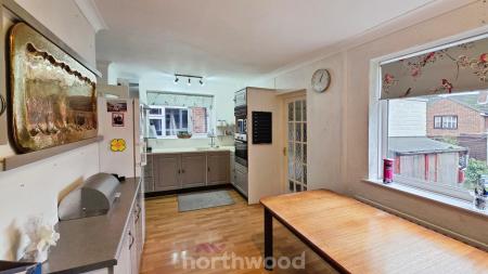 3 bedroom Semi-detached house for sale in Thellusson Avenue, Scawsby, Doncaster, DN5