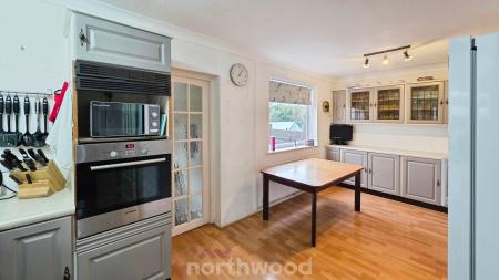 3 bedroom Semi-detached house for sale in Thellusson Avenue, Scawsby, Doncaster, DN5