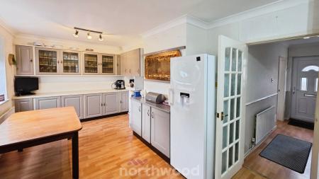 3 bedroom Semi-detached house for sale in Thellusson Avenue, Scawsby, Doncaster, DN5