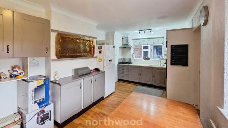 3 bedroom Semi-detached house for sale in Thellusson Avenue, Scawsby, Doncaster, DN5