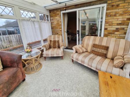 2 bedroom Semi-detached bungalow for sale in Horninglow Close, Cantley, Doncaster, DN4