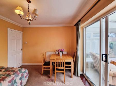 2 bedroom Semi-detached bungalow for sale in Horninglow Close, Cantley, Doncaster, DN4