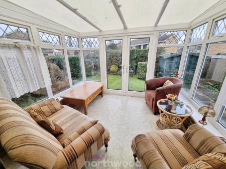 2 bedroom Semi-detached bungalow for sale in Horninglow Close, Cantley, Doncaster, DN4