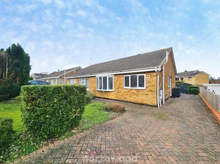 2 bedroom Semi-detached bungalow for sale in Horninglow Close, Cantley, Doncaster, DN4