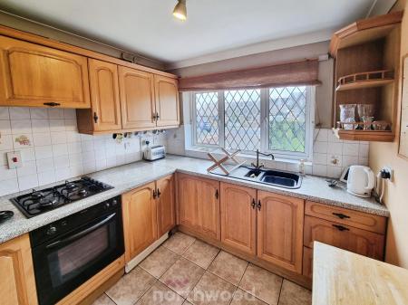 2 bedroom Semi-detached bungalow for sale in Horninglow Close, Cantley, Doncaster, DN4