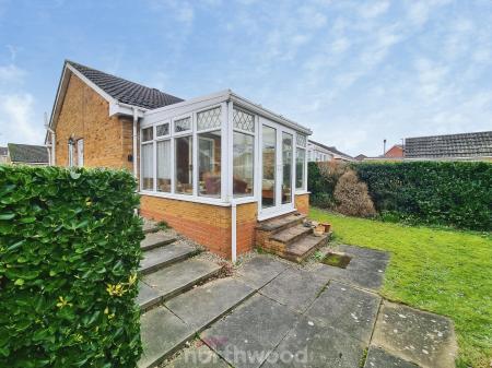 2 bedroom Semi-detached bungalow for sale in Horninglow Close, Cantley, Doncaster, DN4