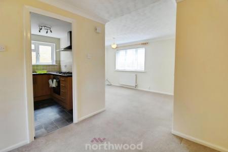 2 bedroom Flat to let in Gayton Close, Balby, Doncaster, DN4