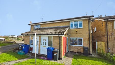 2 bedroom Flat to let in Gayton Close, Balby, Doncaster, DN4