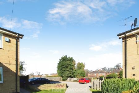 2 bedroom Flat to let in Gayton Close, Balby, Doncaster, DN4