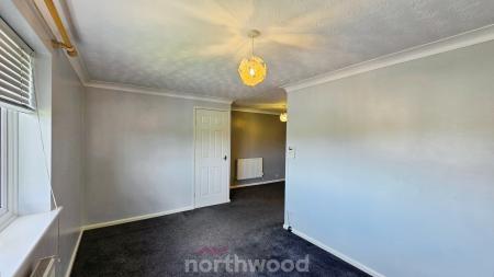 2 bedroom Flat to let in Gayton Close, Balby, Doncaster, DN4