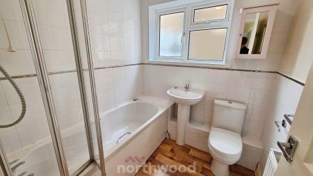 2 bedroom Flat to let in Gayton Close, Balby, Doncaster, DN4