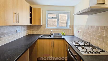 2 bedroom Flat to let in Gayton Close, Balby, Doncaster, DN4