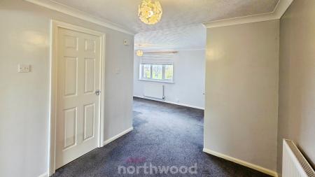 2 bedroom Flat to let in Gayton Close, Balby, Doncaster, DN4