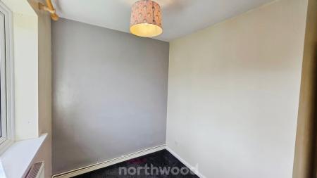 2 bedroom Flat to let in Gayton Close, Balby, Doncaster, DN4