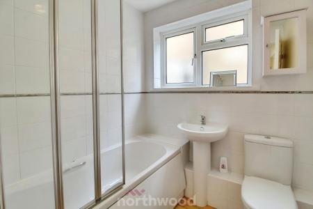 2 bedroom Flat to let in Gayton Close, Balby, Doncaster, DN4