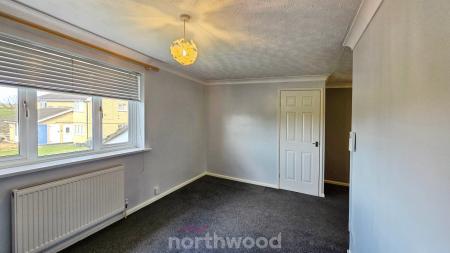 2 bedroom Flat to let in Gayton Close, Balby, Doncaster, DN4