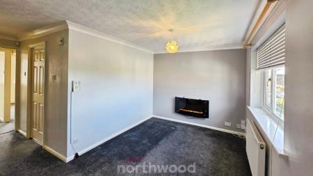 2 bedroom Flat to let in Gayton Close, Balby, Doncaster, DN4