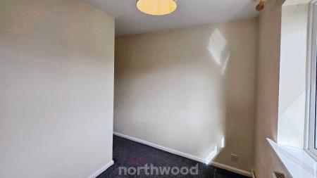 2 bedroom Flat to let in Gayton Close, Balby, Doncaster, DN4