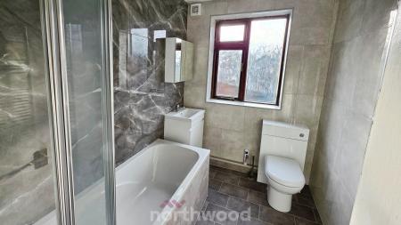 3 bedroom Flat to let in St Helens Road, Doncaster, DN4