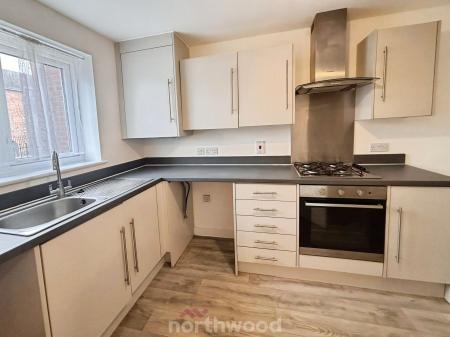 2 bedroom Terraced House to let in Thompson Avenue, Edlington, Doncaster, DN12