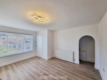 3 bedroom Terraced House to let in Elmwood Drive, Walton, Wakefield, WF2