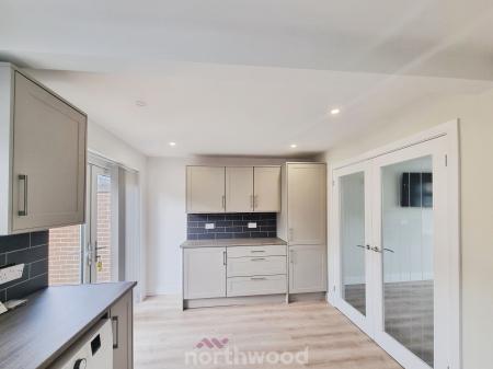 3 bedroom Terraced House to let in Elmwood Drive, Walton, Wakefield, WF2