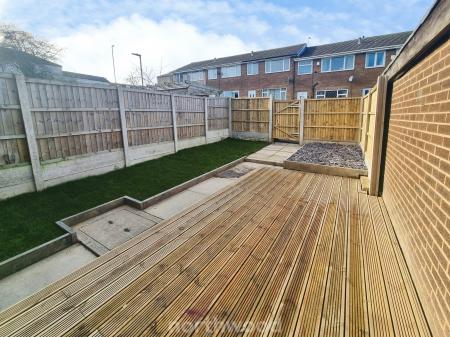 3 bedroom Terraced House to let in Elmwood Drive, Walton, Wakefield, WF2