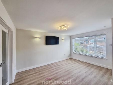 3 bedroom Terraced House to let in Elmwood Drive, Walton, Wakefield, WF2