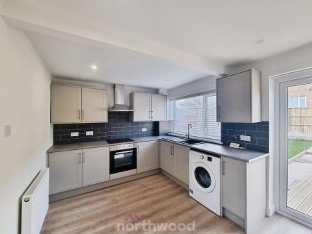 3 bedroom Terraced House to let in Elmwood Drive, Walton, Wakefield, WF2