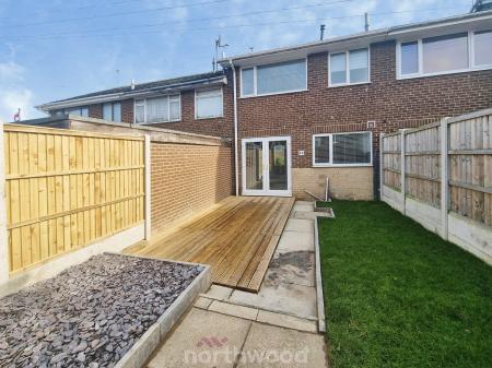 3 bedroom Terraced House to let in Elmwood Drive, Walton, Wakefield, WF2