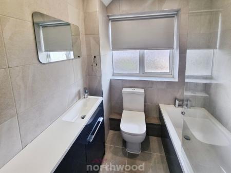 3 bedroom Terraced House to let in Elmwood Drive, Walton, Wakefield, WF2