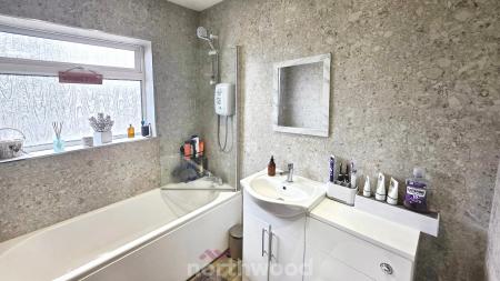 3 bedroom Semi-detached house for sale in Woodhouse Road, Wheatley, Doncaster, DN2