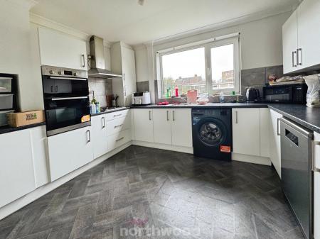 3 bedroom Semi-detached house to let in Charles Drive, Goole, Goole, DN14