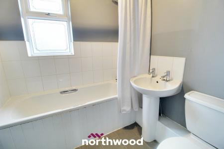 2 bedroom Town house to let in Sunnymede View, Askern, Doncaster, DN6